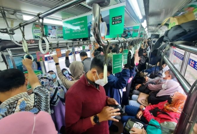 
					KAI Mediasi Petugas KRL dan Penumpang Kehilangan Tumbler, Pastikan Tingkatkan Pelayanan