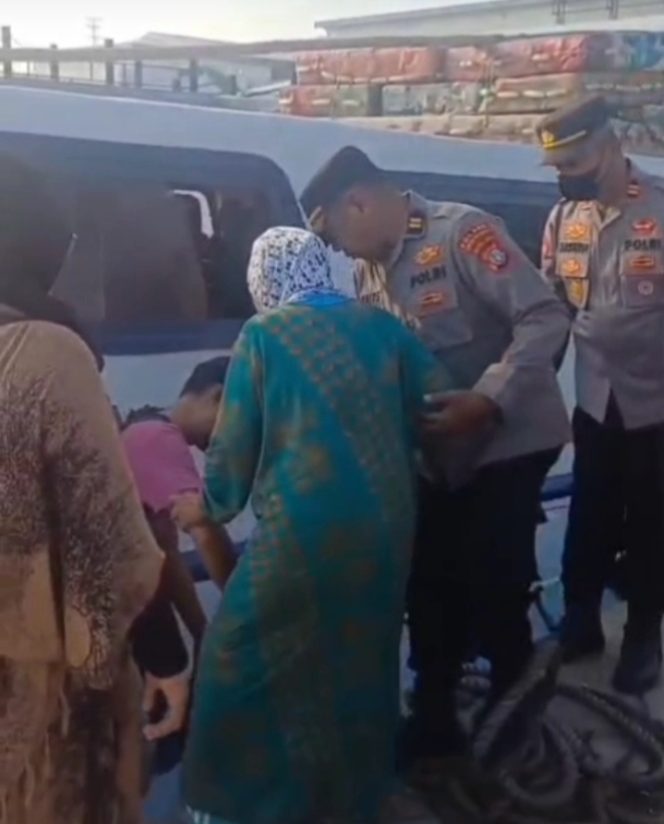 
					Polres Pelabuhan Tanjung Priok Layani & Amankan Akses Wisata Kepulauan Seribu di Dermaga Kali Adem Muara Angke