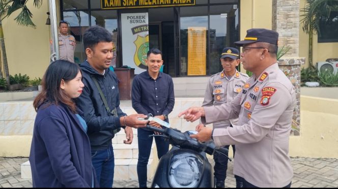 
 Polsek Kawasan Sunda Kelapa Kembalikan Motor Hasil Penggelapan kepada Pemilik