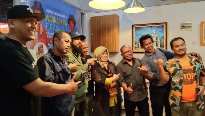 
					Pada Pembukaan Pameran Lukisan Putra Gara, Neno Warisman Berharap Galeri Darmin Kopi Jadi Tempat Giat Seni Budaya