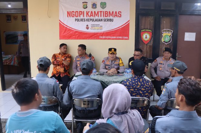 
					Ngopi Kamtibmas di Pulau Kelapa, Kapolres Kepulauan Seribu Ajak Warga Perkuat Siskamling dan Jaga Jakarta+