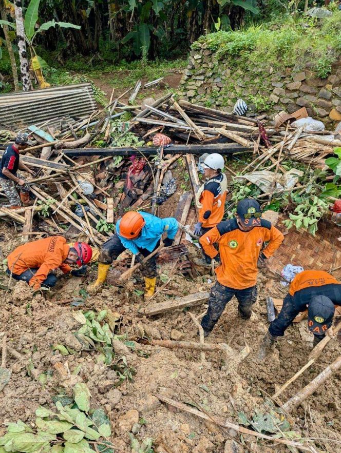 
					Korban Longsong Cilacap Terus Ditemukan