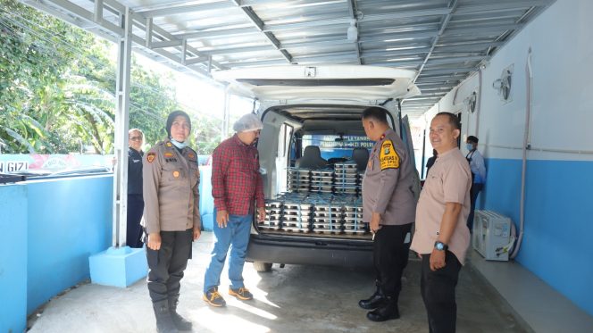 
					SPPG Cipinang Polres Kepulauan Seribu Resmi Beroperasi, MBG Pertama Meluncur ke SLB Negeri 7 Jakarta