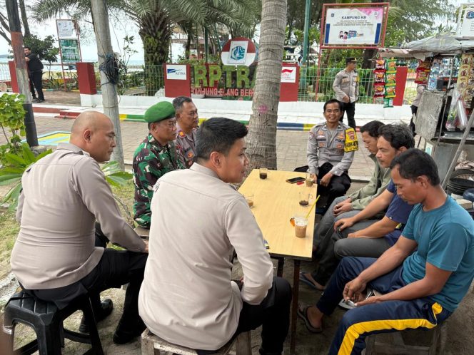 
 Jumat Curhat di Pulau Harapan, Kapolres Kepulauan Seribu Dengarkan Aspirasi Warga dan Ajak Bersama Jaga Jakarta