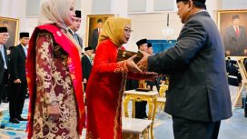 Presiden Prabowo saat serahkan gelar Pahlawan Nasional kepada ahli waris