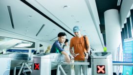 Gate penumpang di Pelabuhan Penyeberangan