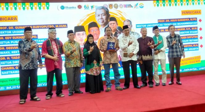 
					Di Seminar Bahasa, CGR Dapat Penghargaan Dari UHAMKA