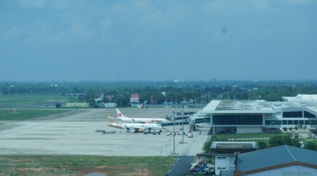 Pesawat parkir di Bandara