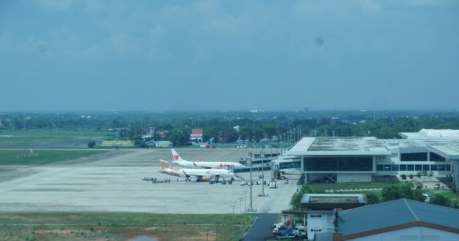
					Pesawat parkir di Bandara