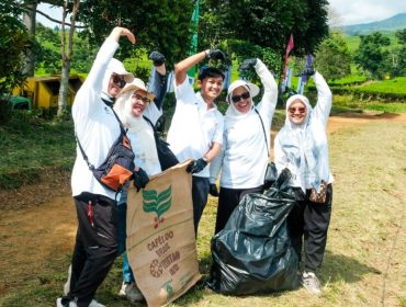 Aksi bersih area wisata Pagar Alam, Sumsel