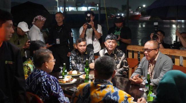 Kepala KSOP Cirebon saat menghadiri Festival Seni Media 2025