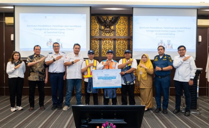 
					Mahasiswa magang dan manajeman PTP Non petikemas cabang Pontianak