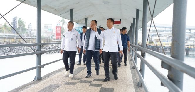 
					Dirjen Hubdat dan stakeholder terkait di Pelabuhan Banyuwangi