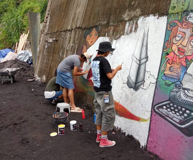 
					Festival Lomba Mural Meriahkan Bantaran Talud Code Terban Selama Empat Hari