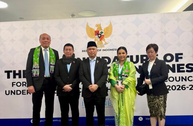 
					Jajaran DPP INSA bersama Menhub Dudy di  Sidang IMO London