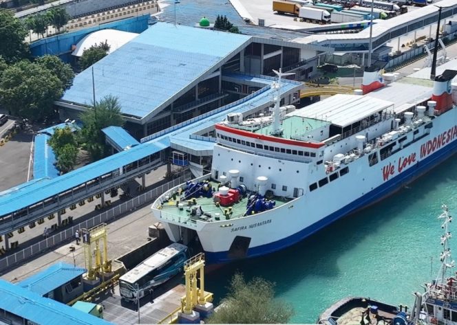 
					Layanan Kapal Express ASDP di Lintas Merak-Bakauheni
