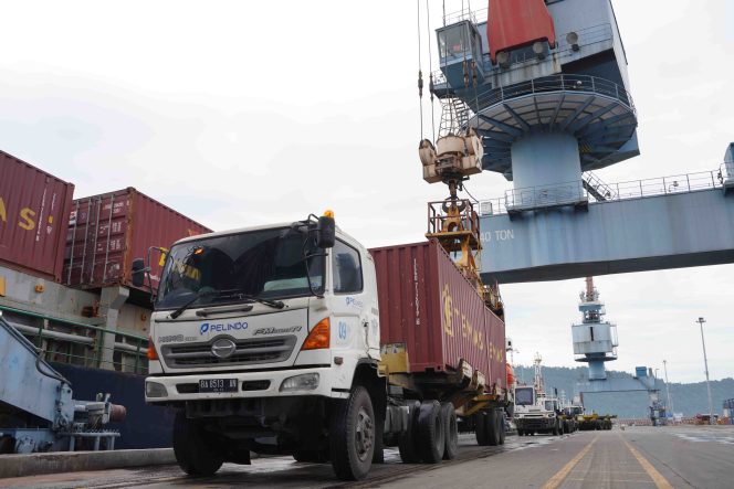 
					Foto istimewa: Ilustrasi Bongkar Muat di Dermana Terminal IPC TPK Area Teluk Bayur