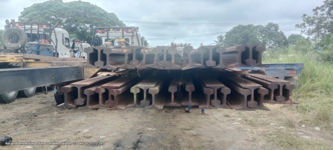 
					KAI Logistik Kirimkan 1350 Ton Rel