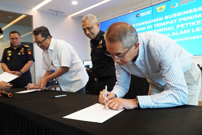 
					Proses Penandatanganan Business Continuity Plan antara Direktur Utama IPC TPK dan Direktur Utama PT MAL