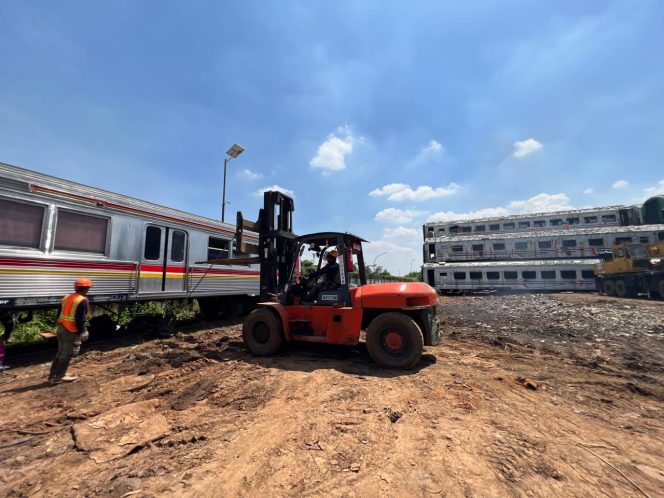 
 Relokasi Terencana KAI Logistik Tangani Pemindahan dan Penataan 40 KRL Afkir ke TPSSK Pasirbungur