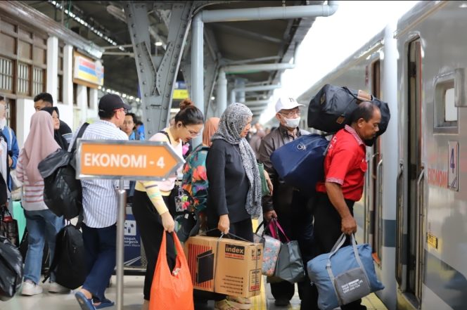 
					Sudah Bisa Dipesan! Tiket Kereta Api Libur Nataru Diskon 30 Persen