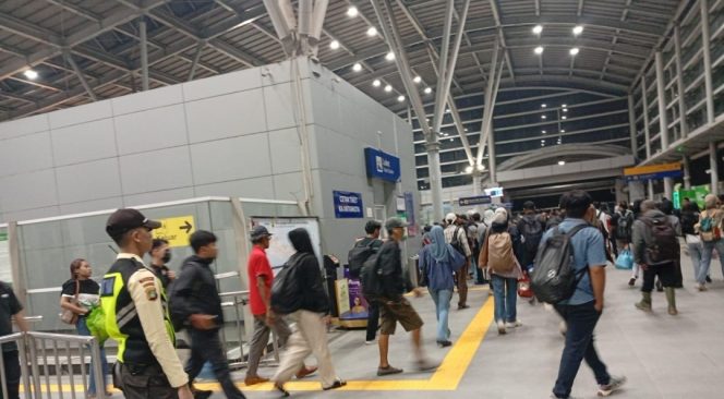 
					KAI Daop 1 Jakarta Klarifikasi Insiden Penumpang di Stasiun Cikarang, Tegaskan Komitmen Humanis