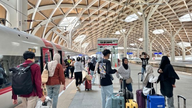 
					Sambut Hari Pahlawan, KCIC Tawarkan Promo Tiket Whoosh Mulai Rp200 Ribu