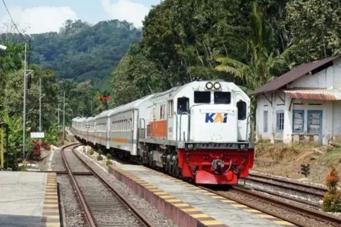 
					Pelanggan KA Blambangan Ekspres Naik 30 Persen, KAI Dorong Konektivitas dan Ekonomi Antardaerah