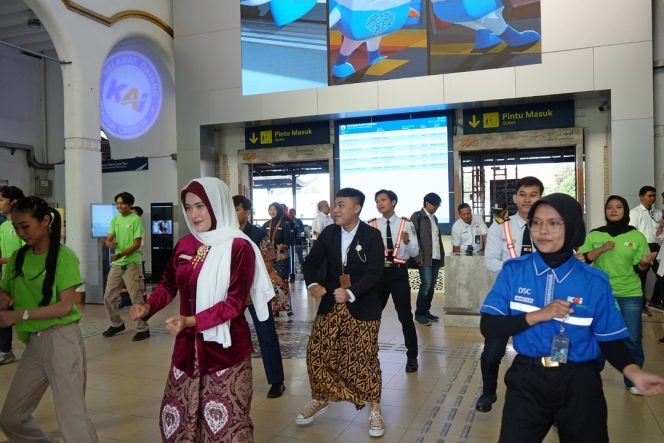 
					Semangat Hari Pahlawan, Semangat Masa Depan: KAI Group Peringati di Berbagai Wilayah