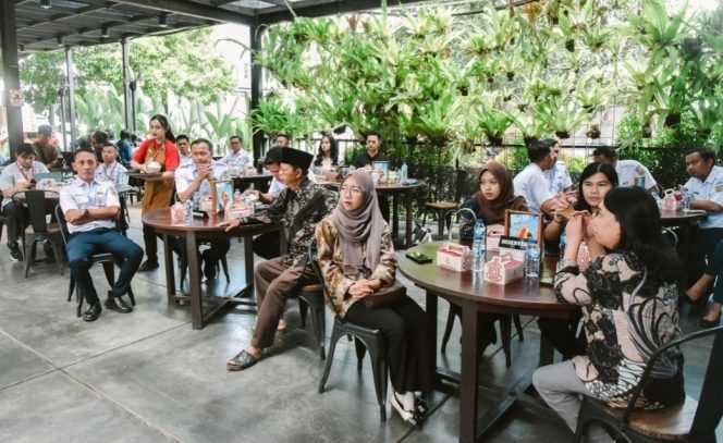 
					KAI Services Hadirkan Gerbong Oleh-Oleh di Loko Café Bandung, Mudahkan Wisata Belanja Dekat Stasiun