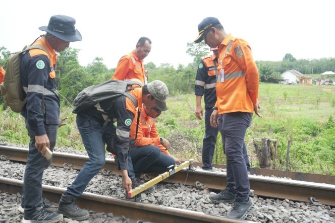 
					KAI Divre III Palembang Cek Jalur Lubuklinggau–Kertapati Jelang Angkutan Nataru 2025/2026