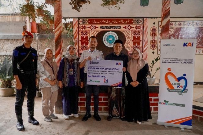 
 TJSL Daop 1 Jakarta Kembali Salurkan Bantuan Program Bina Lingkungan Senilai Rp 215 Juta