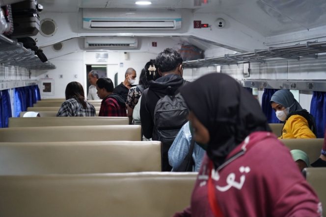 
					Penjualan Tiket Nataru Tembus 99 Ribu, KAI Daop 1 Jakarta Siapkan Puluhan Perjalanan KA per Hari