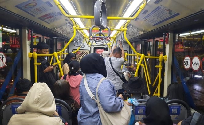 
					Warga Nikmati Layanan Transum DKI, Puji Operasional JakLingko yang Tertib dan Gratis