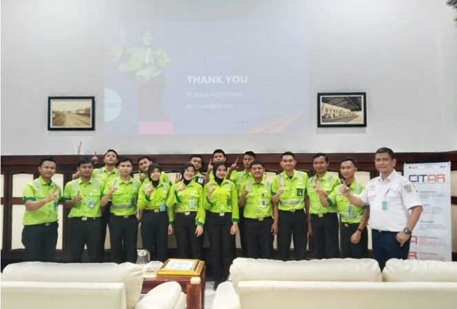 
 Jelang Libur Nataru, KAI Services Tingkatkan Kualitas Petugas Kebersihan Stasiun Bekasi