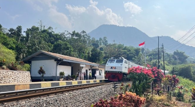 
					Stasiun Lebakjero: Ketangguhan Petugas di Balik Keindahan Jalur Rel Kereta Terindah Priangan Timur