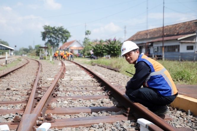 
 KAI Tingkatkan Kualitas Keamanan Jalur dengan Pasang Rel Baru Jelang Angkutan Nataru