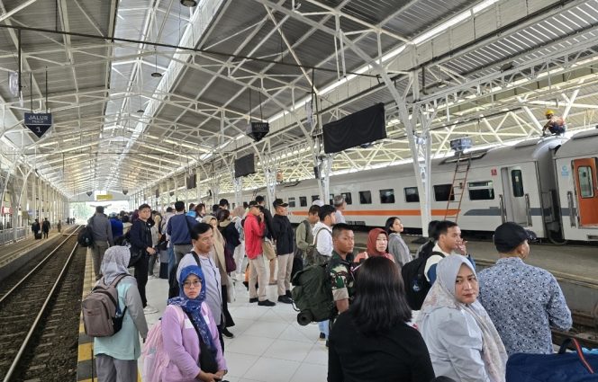 
					10 KA dengan Pemesanan Tertinggi Selama Periode Nataru 2025/2026