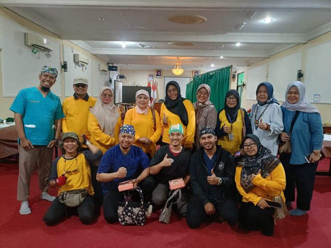 
 Halimah Munawir dan Alumni SMA Negeri 31 Gelar Sunatan Masal