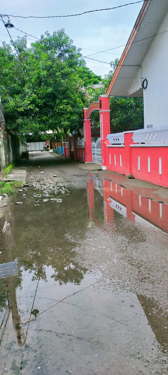 
					Jalan Mustapa DG. Bunga Rusak Parah Selama Dua Tahun, Warga Romang Polong Minta Pemkab Gowa Segera Bertindak
