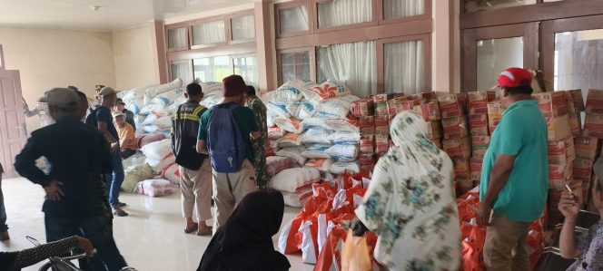 
					Bantuan untuk Korban Longsor Aceh Tengah Mulai Didistribusikan dari Lapangan Keramat Mupakat Behu Berdedele