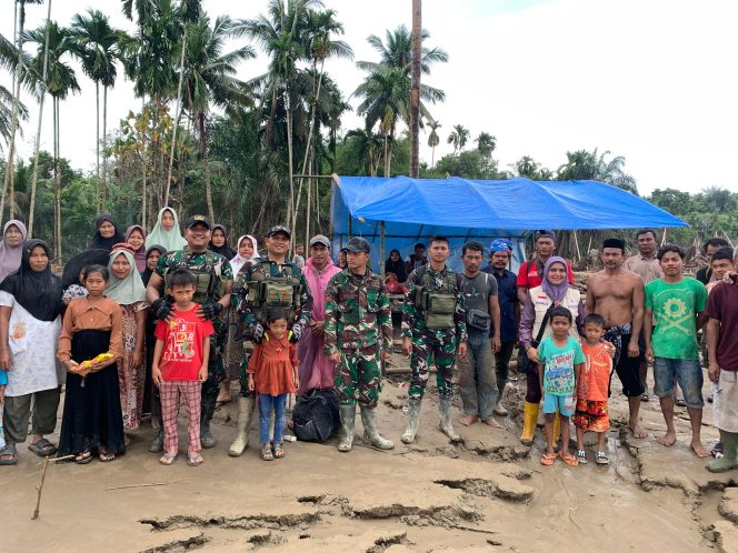 
 BFLF, LSM ACUT, dan Brigif Salurkan Bantuan ke Dusun Seuleumak yang Masih Terisolir