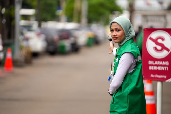 
 KAI Services Siagakan Petugas Customer Service Parking di Stasiun Selama Nataru 2025