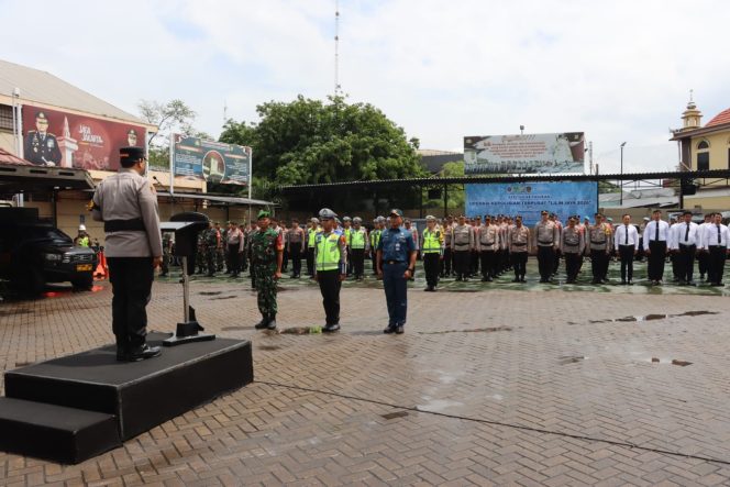 
					Polres Pelabuhan Tanjung Priok, Apel Gelar Pasukan Operasi Lilin Jaya Siapkan 4 Pos dengan 75 Personel untuk amankan Libur Masa Nataru