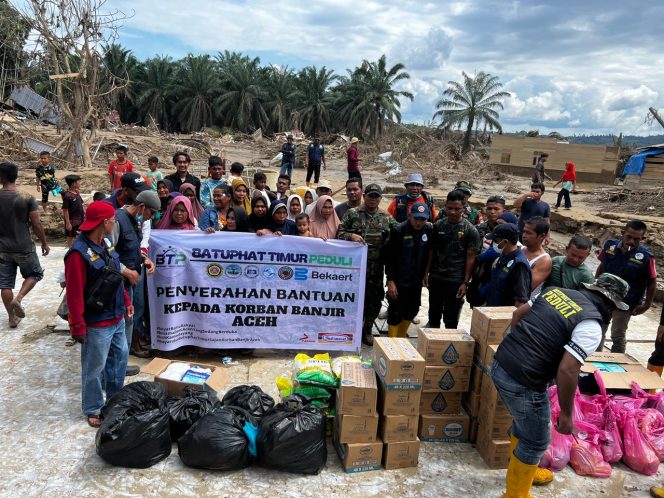 
 Brigif 25/Siwah dan BFLF Dampingi Penyaluran Bantuan ke Empat Dusun Terisolir di Lubuk Pusaka, Aceh Utara