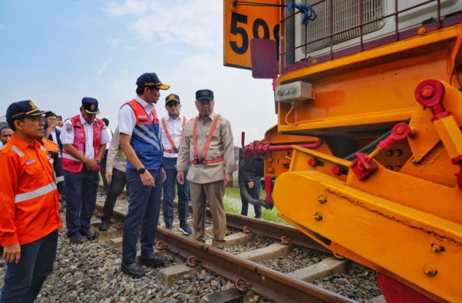 
 Menhub cek jalur KA Medan-Binjai