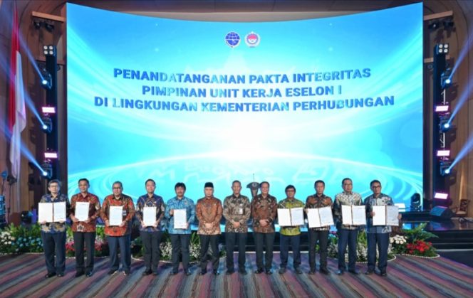 
					Menhub dan jajaran pejabat Eselon I