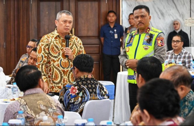 
					Menhub bersama Kakorlantas