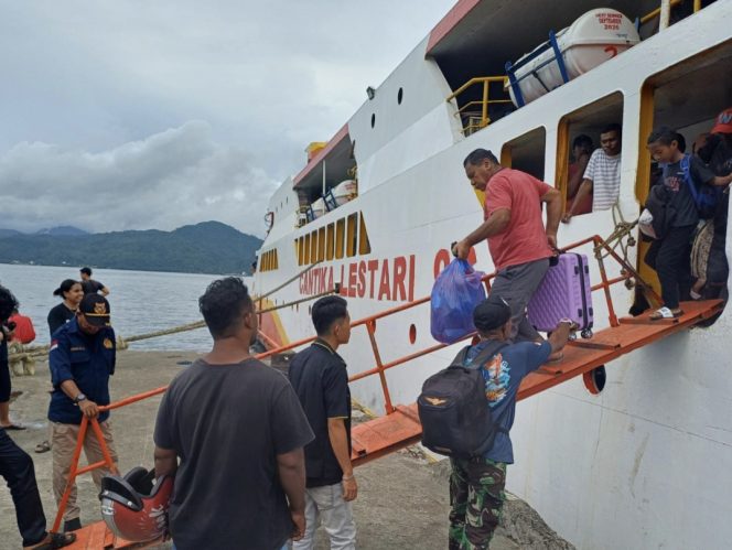 
					Mudik gratis dengan kapal laut