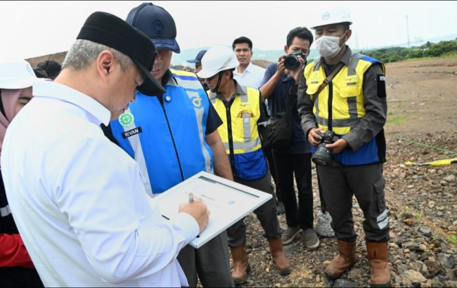 
					Menhub Dudy Susuri Jalur Darat Surabaya-Banyuwangi, Pastikan Kesiapan Nataru